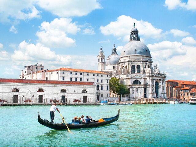 Kuzey İtalya Turu Yılbaşı Özel Türk Hava Yolları İle Ekstra Turlar ve Çevre Gezileri Dahil 3 Gece 4 Gün (MXP-MXP)