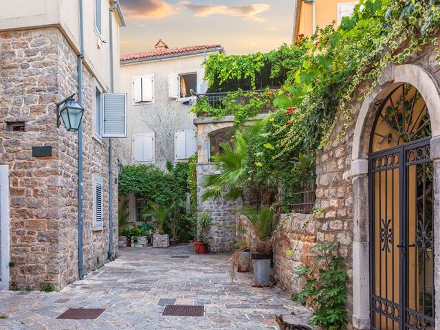 Kosovalı Büyük Balkanlar Turu AJet ile Extra Turlar ve Akşam Yemekleri Dahil TZL-TZL