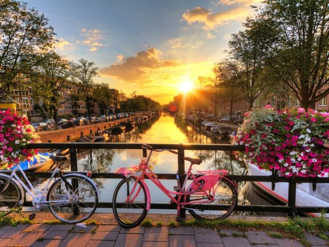 Comfort Benelux & Paris & Alsace & İsviçre Turu - Ajet Hava Yolları ile 7 Gece Ekstra Turlar Dahil AMS-BSL