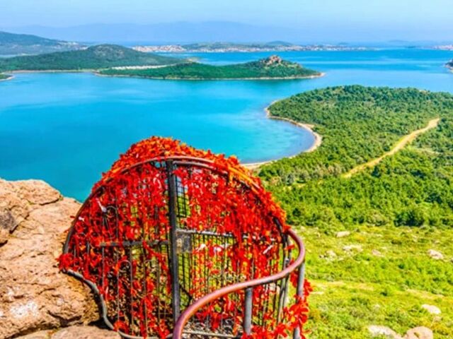 Mersin Çıkışlı Uçaklı Kuzey Ege Turu (Foça ve Ayvalık Tekne Turu ile) 4 Gece Konaklamalı